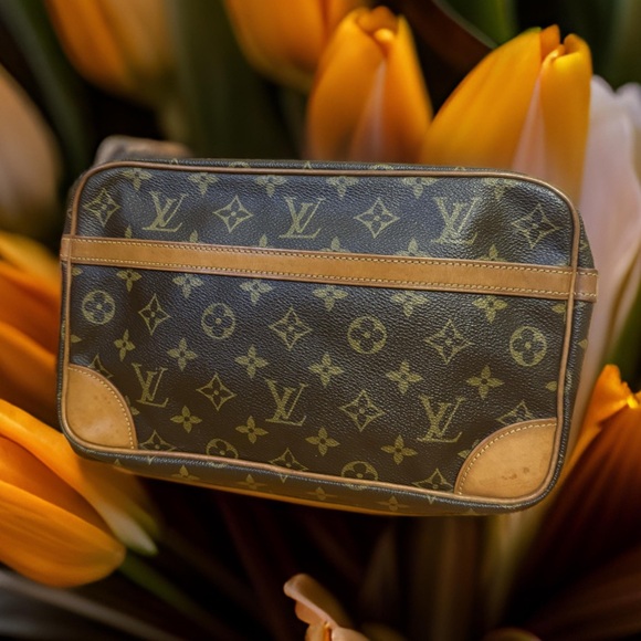Louis Vuitton Compiegne 28 Clutch - Picture 1 of 10